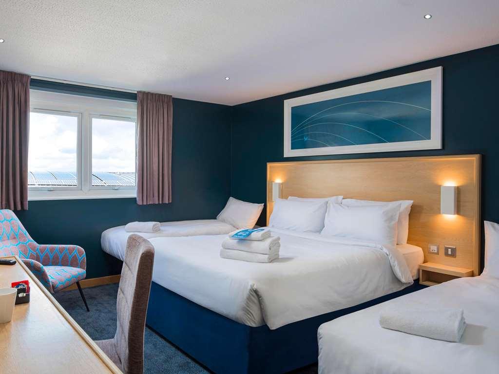Travelodge Cardiff M4 Room photo