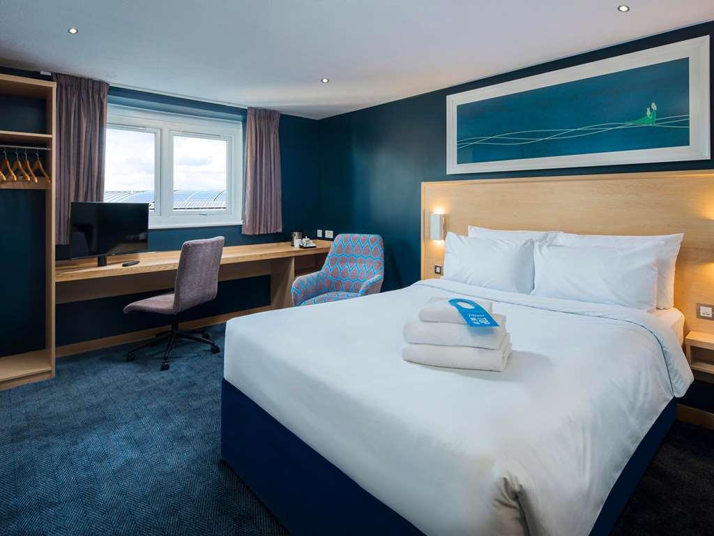Travelodge Cardiff M4 Room photo