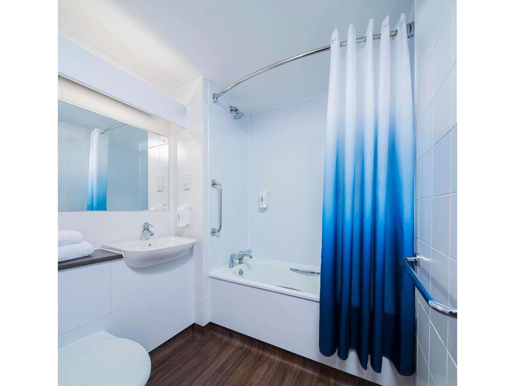 Travelodge Cardiff M4 Room photo